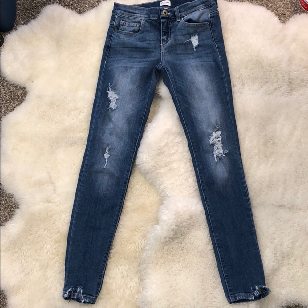 Women’s size 1 stretch skinny jeans. Mid Rise